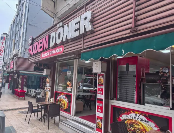 Sudem Döner Deneyimim: Antalya’da Beni Çocukluğuma Götüren İskenderun Usulü Döner